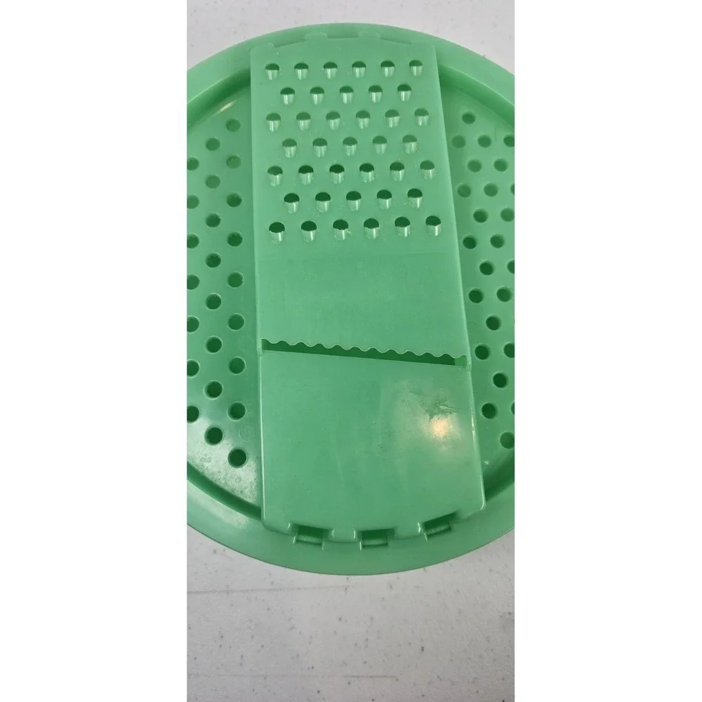 VTG Tupperware 2-Piece Green/Jade Plastic Grater/Slicer Bowl 786-9 Made‎ in USA